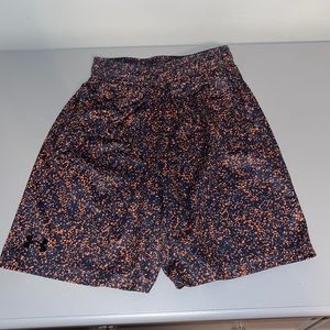 UA - Boys Loose Shorts - Size YM